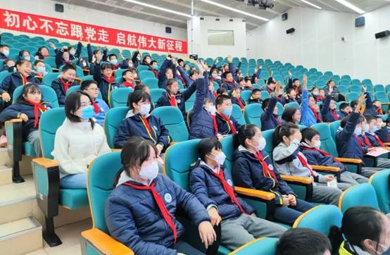 �����ڿ�̨�ϵ���Ⱥ �жȿ��Ŷ��������Զ�����